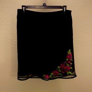 Betsy Johnson skirt with floral design, size: M